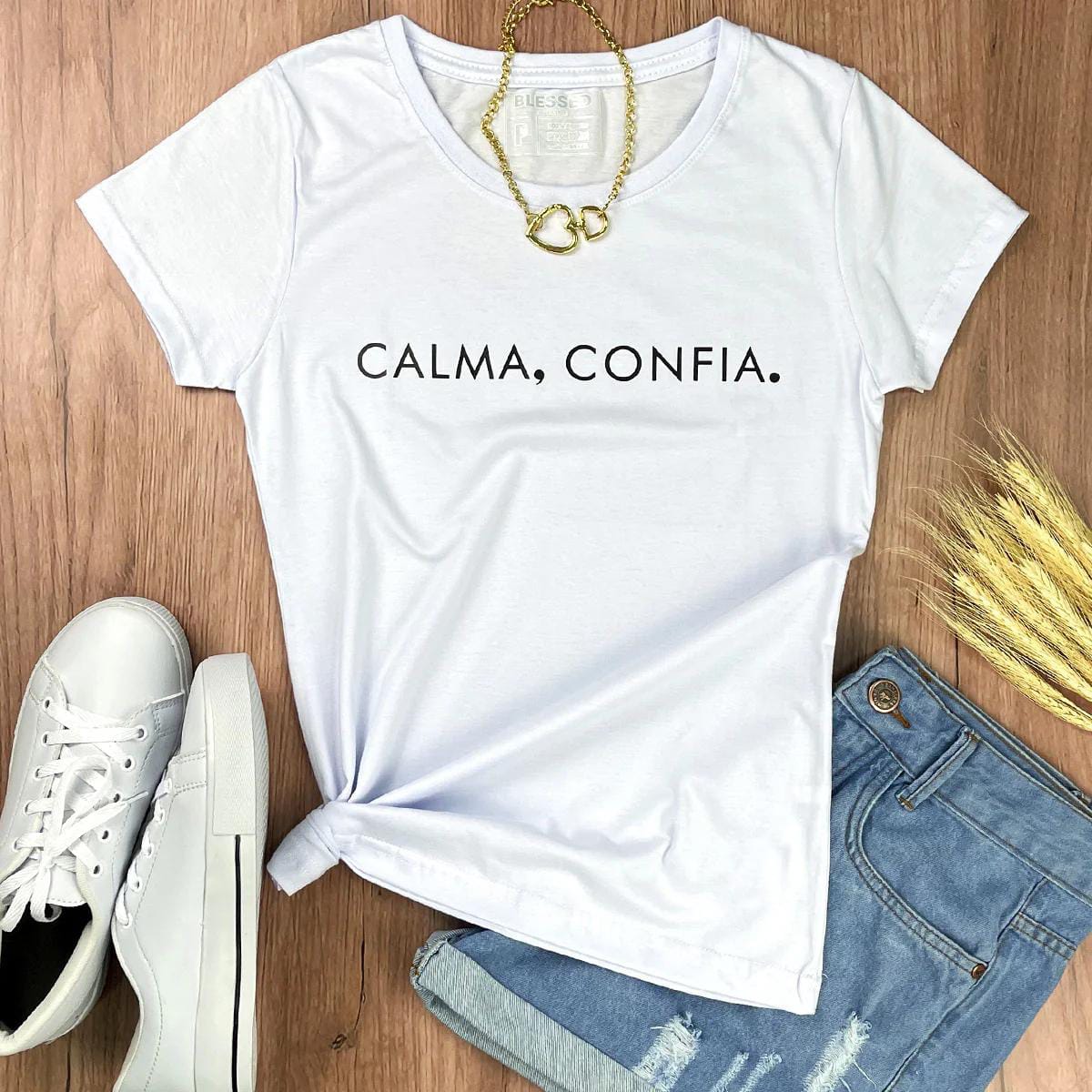 CAMISETA CALMA CONFIA